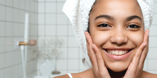 Woman doing her skincare routine. Minimise pores. Smooth even skin.